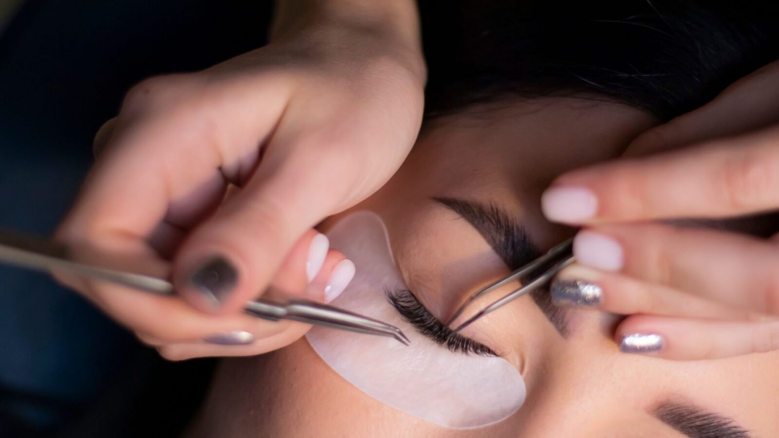 Resolve Eyelash Extension Challenges Easily