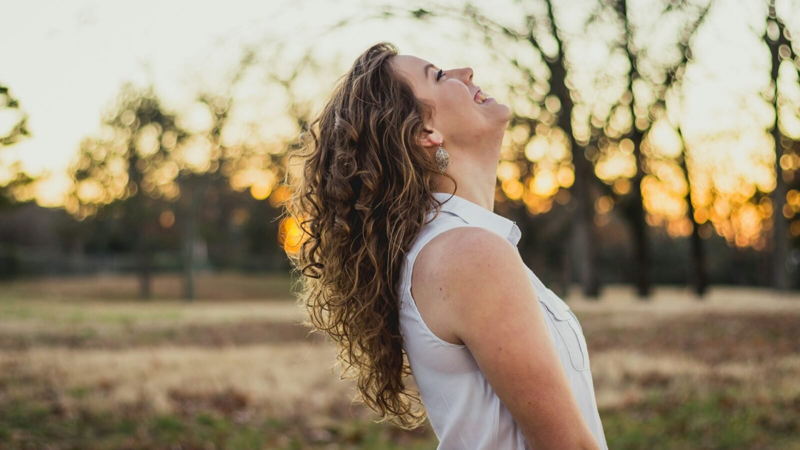 Taming Curly Hair Frizz in High Humidity