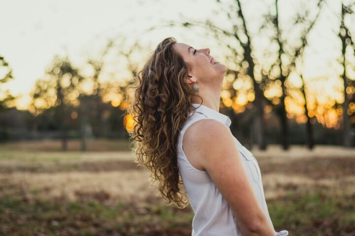 Taming Curly Hair Frizz in High Humidity