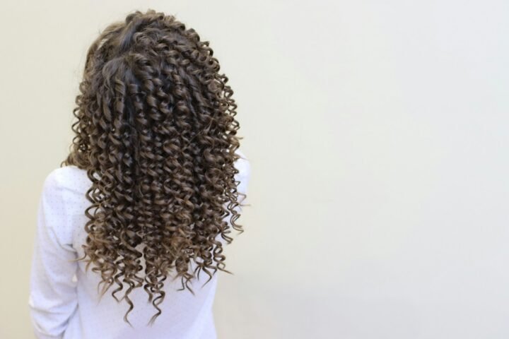 Managing Curly Hair Volume in Winter