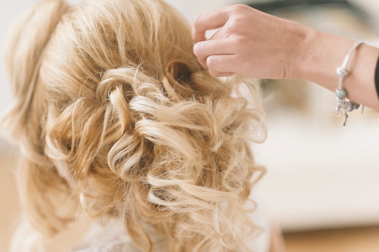 Summer Wedding Hair Tips for Heat, Humidity, and Style